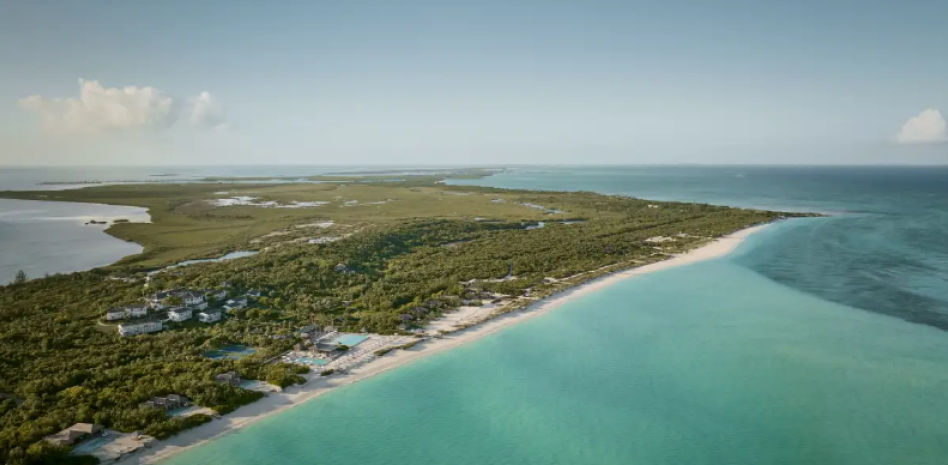 Así es el lujoso hotel que comparten Shakira, Amancio Ortega y Michael Douglas esta Semana Santa