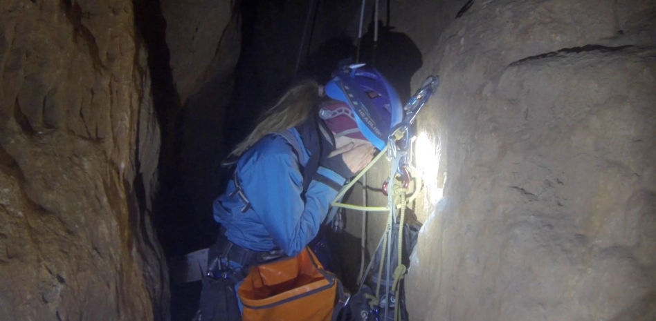 Los 500 días sola en una cueva de Beatriz Flamini, una mujer salvaje y autosuficiente