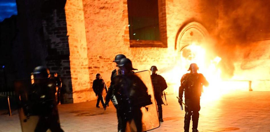 Máxima tensión en Francia tras ser validada la reforma de las pensiones