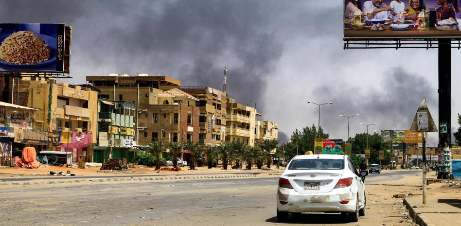 Un golpe de Estado en directo: asalto paramilitar en Sudán con decenas de muertos