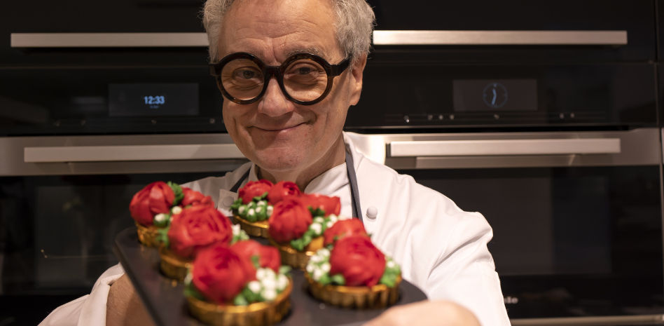 Christian Escribà crea el primer horno comestible para celebrar Sant Jordi