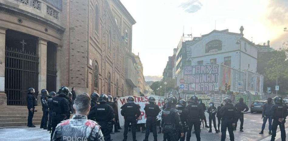 Malestar en la parte alta de Barcelona ante la impunidad ocupa y su uso electoralista