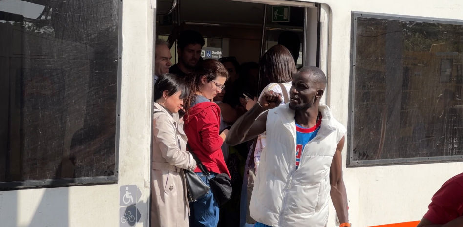 Un incendio provoca el caos en la R2 de Rodalies y trenes regionales