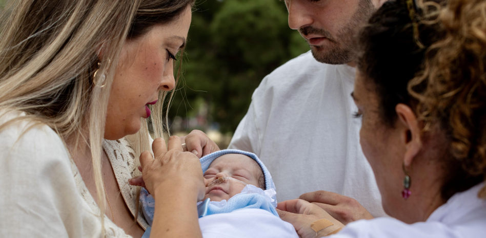 Nace el primer niño en España gracias a un trasplante de útero