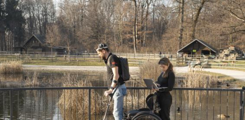 Un lesionado medular vuelve a caminar con naturalidad por primera vez