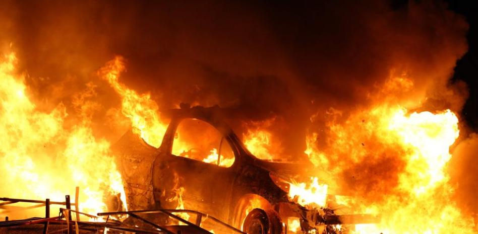 Noche de violencia en los suburbios de París tras la muerte de un joven de 17 años