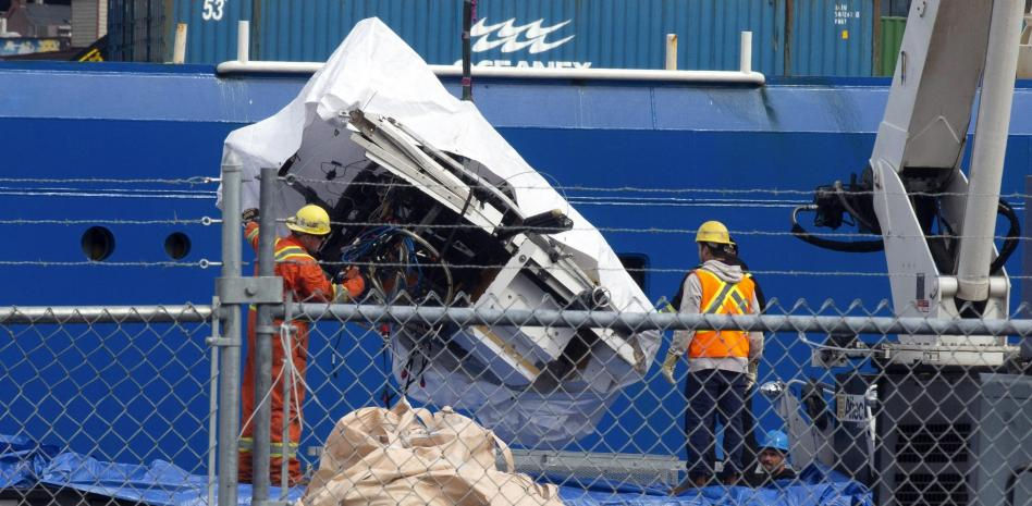 Hallan aparentes restos humanos junto a los fragmentos recuperados del 'Titan'