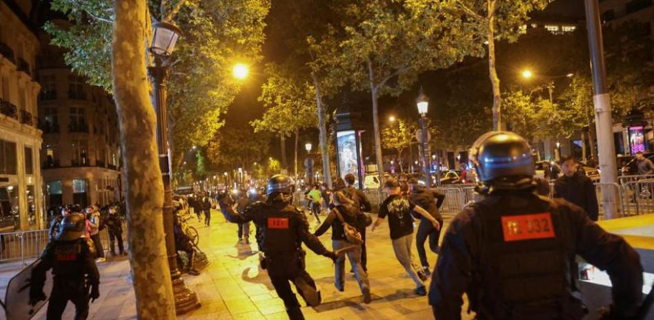 Otros 700 detenidos en Francia aunque la revuelta pierde intensidad