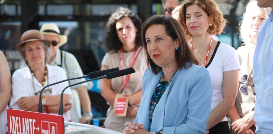 Robles, en contra del envío de bombas de racimo a Ucrania: "No se pueden entregar en ningún caso"