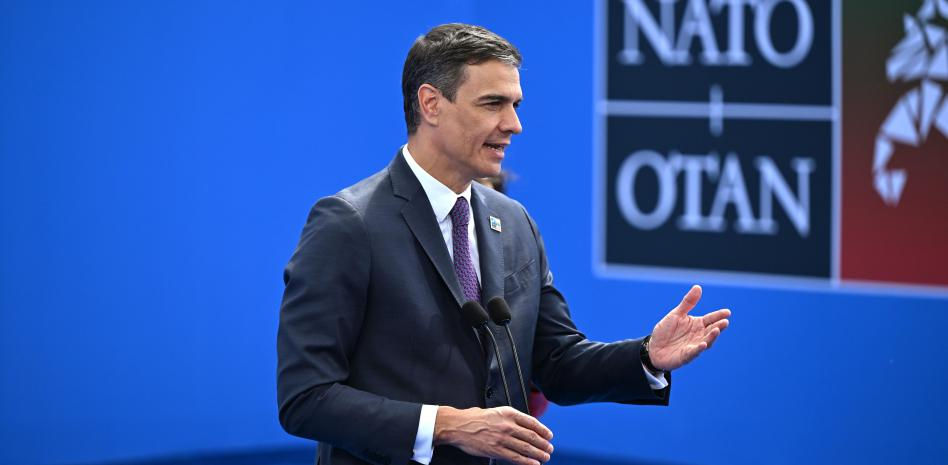 Sánchez acusa a Feijóo de "plantear una montaña de mentiras" en el debate cara a cara