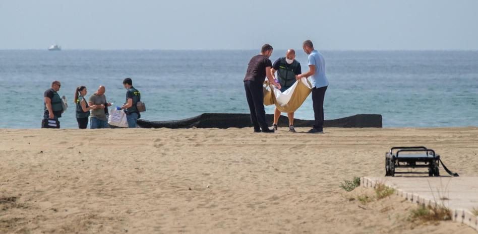 El niño hallado muerto en Tarragona llevaba más de un día en la arena y los bañistas creían que era un muñeco