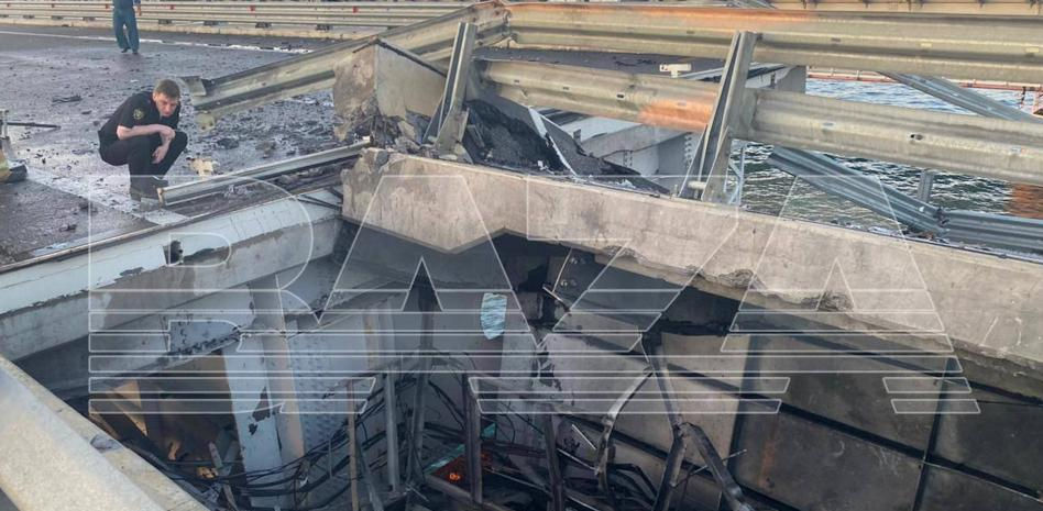 Ucrania ataca con drones marinos el puente de Crimea y causa al menos dos muertos