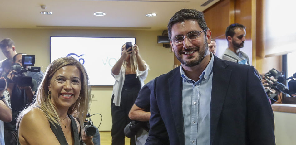 Vox y PP firman el acuerdo de gobierno en Aragón sin la presencia de Azcón