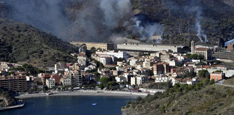 Los investigadores apuntan a una "actividad humana" como origen del incendio de Portbou