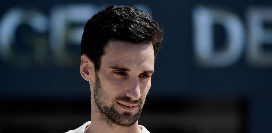 Sergio Rico se pronuncia a su salida del hospital tras pasar 83 días ingresado: "Hay que mantener unos meses más de tranquilidad y de calma"