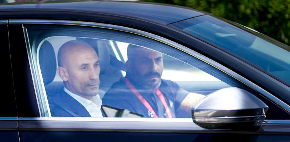 Rubiales se queda solo: La RFEF pide su dimisión