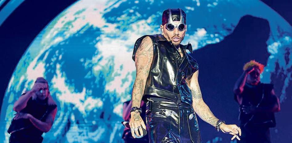 Rauw Alejandro dedica a Rosalía un concierto repleto de éxitos en el Palau Sant Jordi