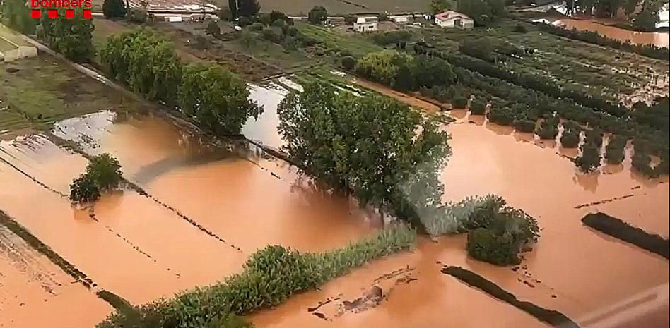 Las lluvias torrenciales causan inundaciones y cortan carreteras y trenes en Catalunya