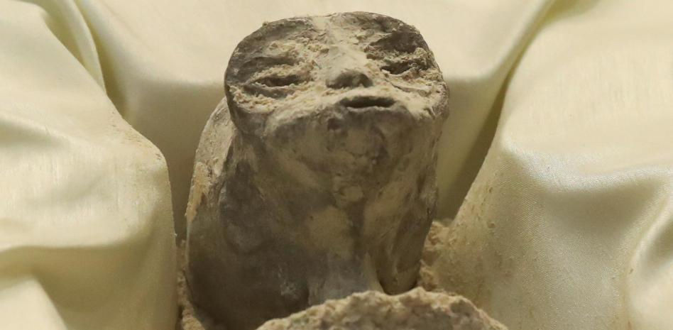 El Congreso de México exhibe dos cuerpos "no humanos" y pide reconocer la vida extraterrestre
