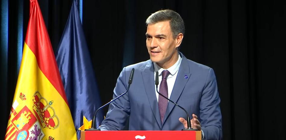 Sánchez reivindica la pluralidad lingüística y critica que la derecha quiera “caricaturizar” su uso