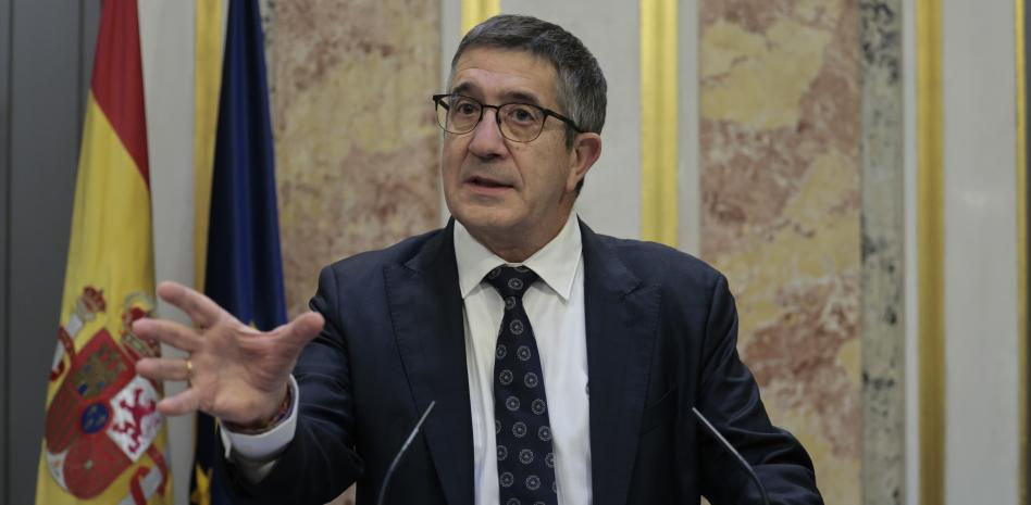 Patxi López, al comunicador Vito Quiles: "No voy a respetar a un racista respondiéndole"