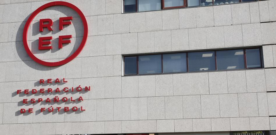 El juez imputa al Barça por soborno en el caso Negreira: "Los pagos produjeron los efectos arbitrales deseados por el club"