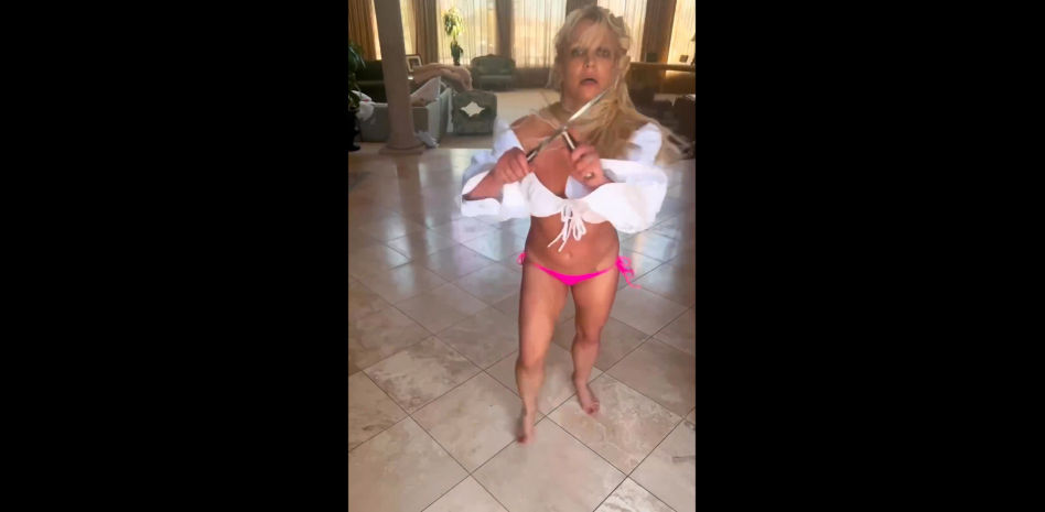 Britney Spears culpa a Shakira de su baile con cuchillos: “Me inspiré en ella”