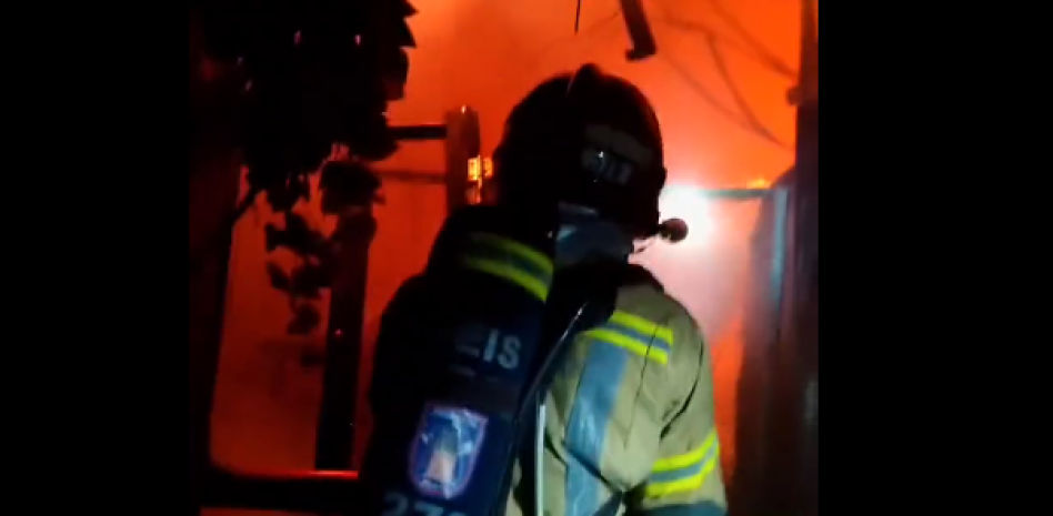 Las imágenes de los bomberos en el interior de la discoteca de Murcia