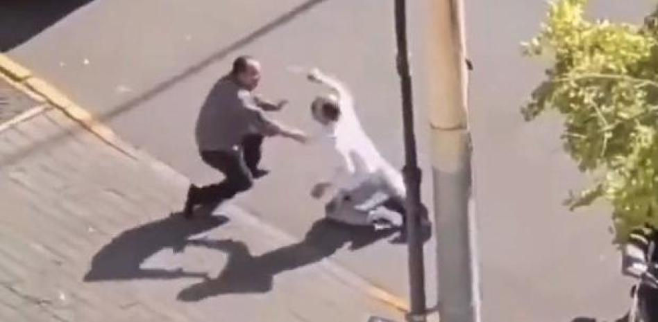 Un empleado de la embajada de Israel en Pekín, apuñalado varias veces en plena calle