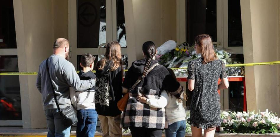 Francia despliega 7.000 soldados y evacua el Louvre y Versalles por amenazas terroristas