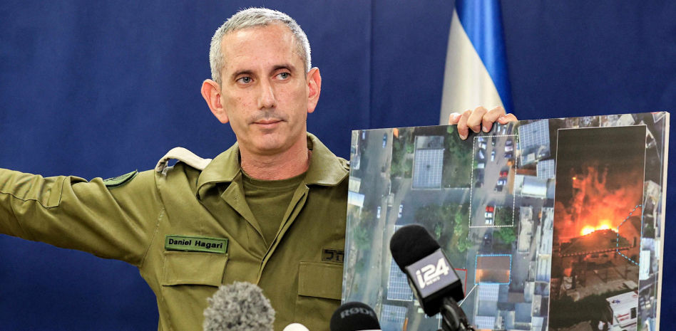 Todo lo que se sabe de la explosión que ha causado una masacre en el hospital de Gaza