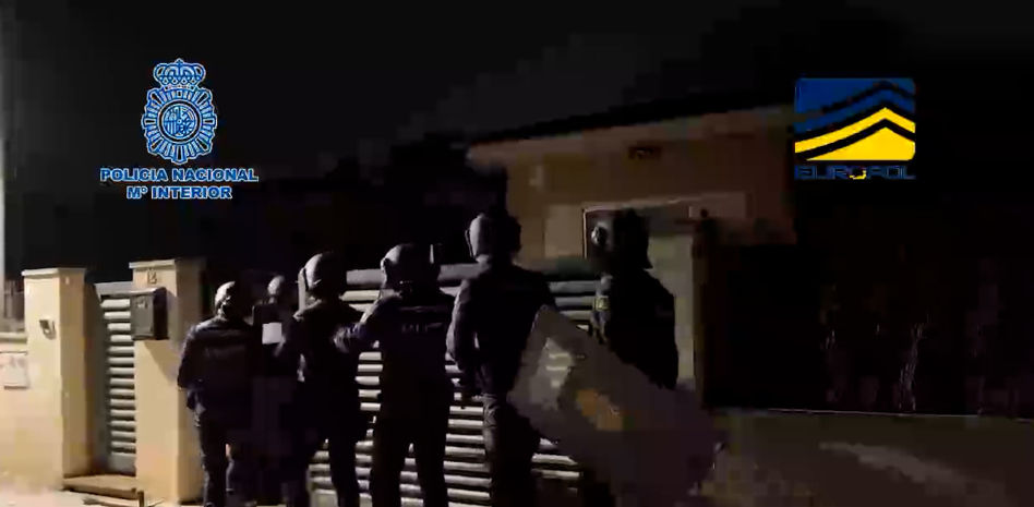 Del chat yihadista al matrimonio: así se radicalizó la pareja detenida por terrorismo en Barcelona