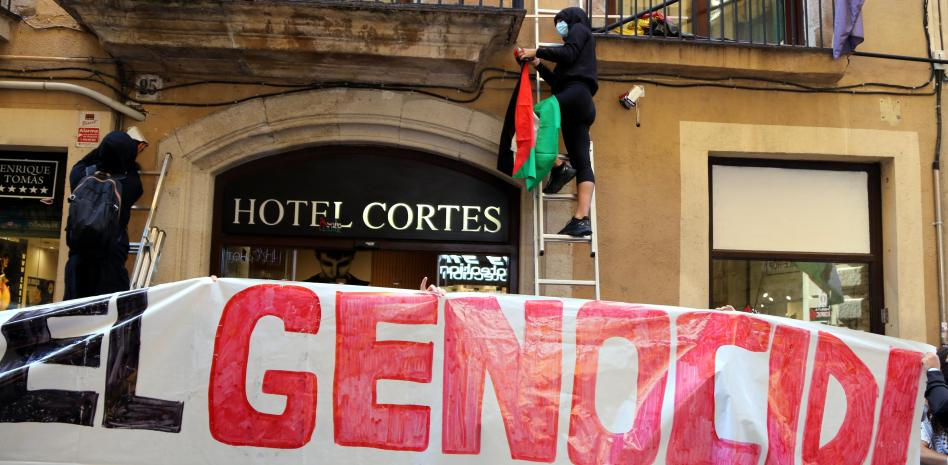 Ocupan un hotel en Barcelona de un magnate israelí para denunciar el "genocidio" en Gaza