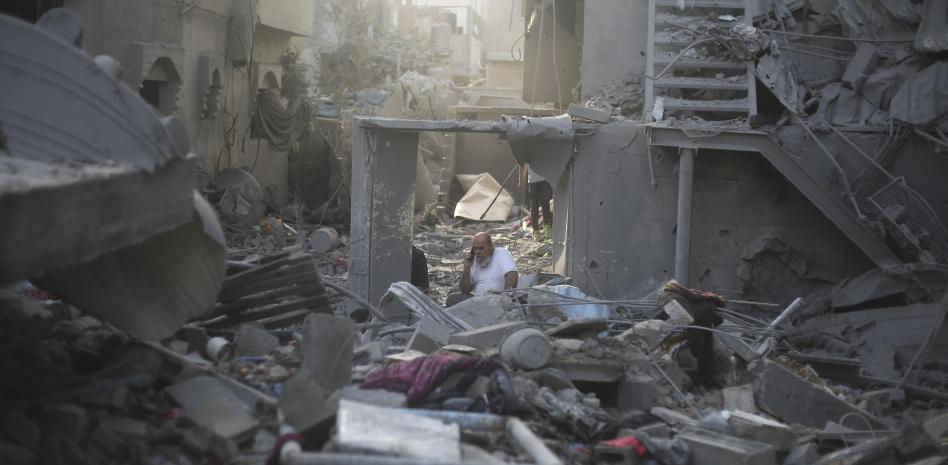 Israel intensifica los bombardeos en Gaza y Cisjordania y ataca dos aeropuertos sirios