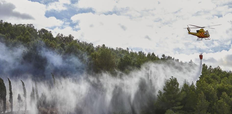 El factor humano, la principal hipótesis del incendio que quema el interior de Valencia