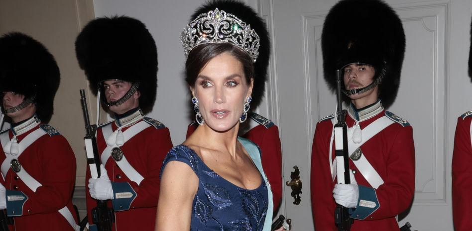 Letizia conquista Dinamarca con un vestido de Felipe Varela y la tiara más emblemática del joyero real