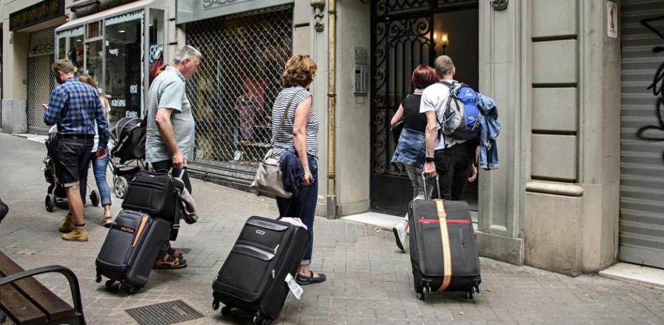 La Generalitat aprueba el decreto para reducir pisos turísticos