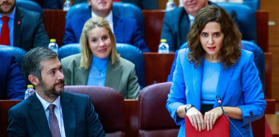 El giro violento de las manifestaciones obliga a Ayuso a hacer equilibrios con los "ataques de los ultras"