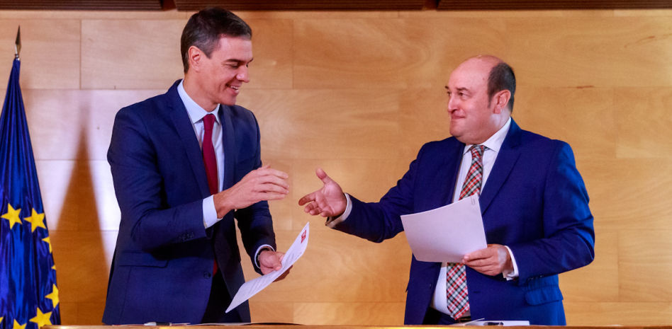 El PNV acuerda con Sánchez el traspaso de las competencias pendientes del Estatuto de Gernika