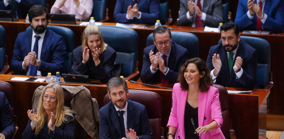 Ayuso insiste en la ironía para admitir el insulto a Sánchez: "A mí, desde luego, me gusta la fruta"