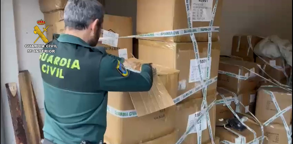 Intervenida más de 280.000 prendas falsificadas en un polígono industrial de Pinto