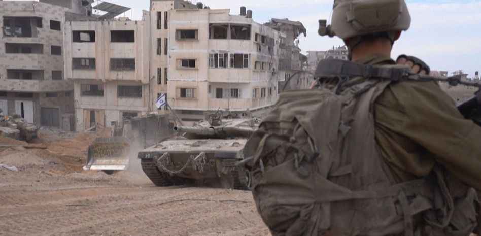 Israel y Hamas siguen luchando en hospitales y campos de refugiados