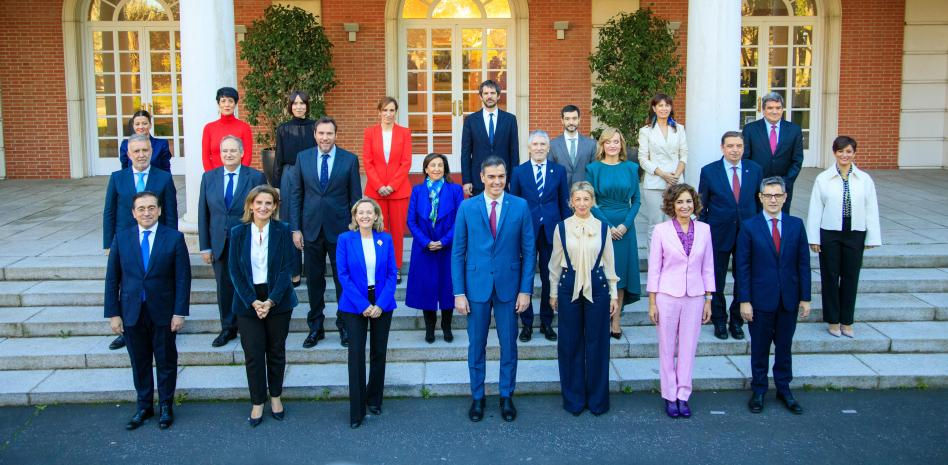 Sánchez demanda “unidad, solvencia y determinación” a los ministros del nuevo gobierno de coalición