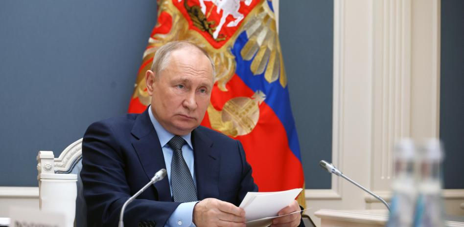 Putin admite la "tragedia" en Ucrania y dice que "hay que pensar cómo terminar" con ella