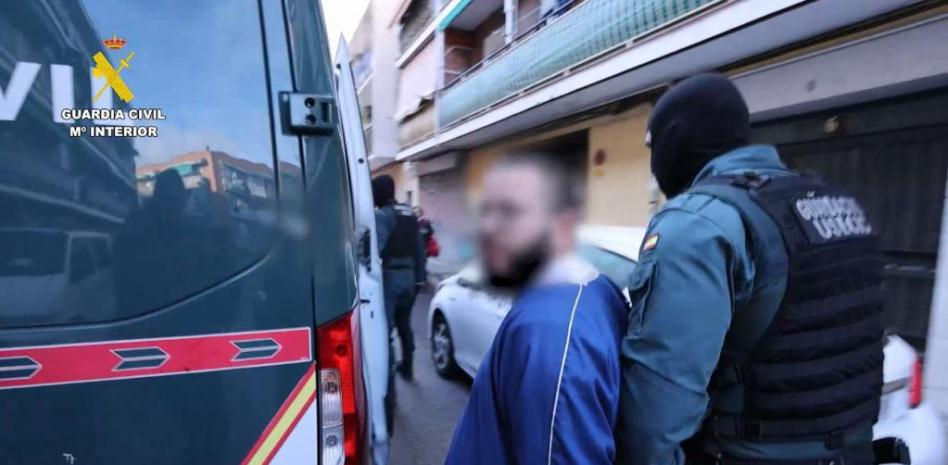 Detenido un profesor de árabe en Madrid por ensalzar a yihadistas suicidas entre menores