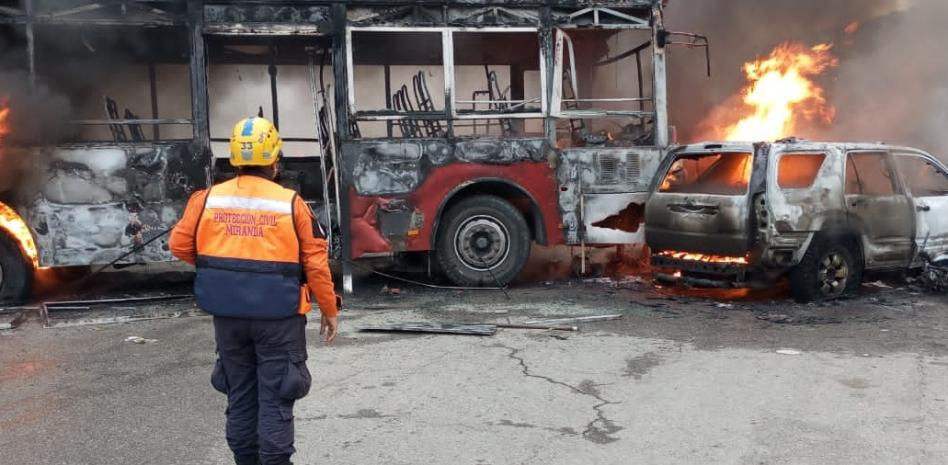 Al menos 20 muertos en un accidente múltiple en una autopista cerca de Caracas
