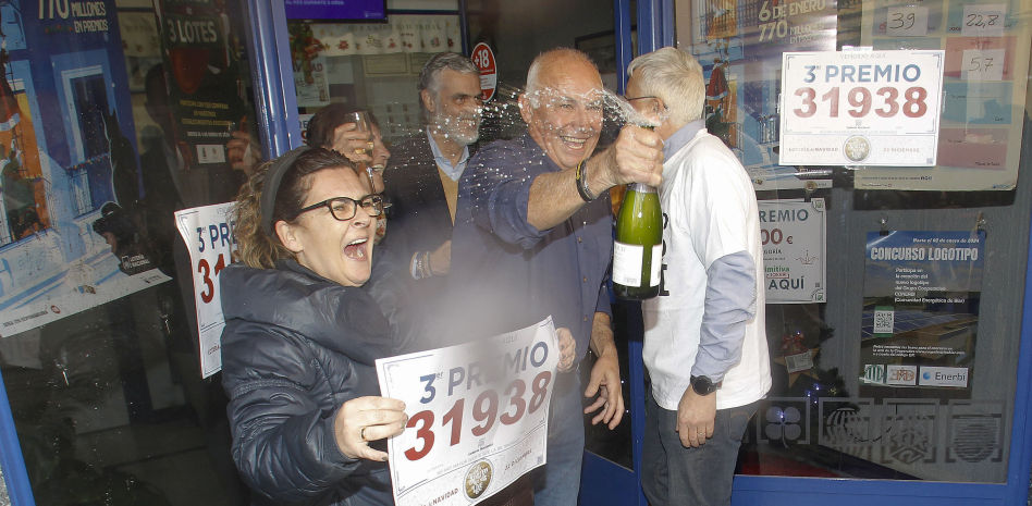 El municipio alicantino de Biar ha resultado agraciado con la totalidad del tercer premio del sorteo extraordinario de Navidad de este viernes MORELL / EFE