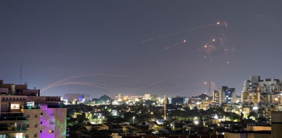 Año Nuevo llega con bombardeos en Gaza y una cascada de cohetes sobre Tel Aviv