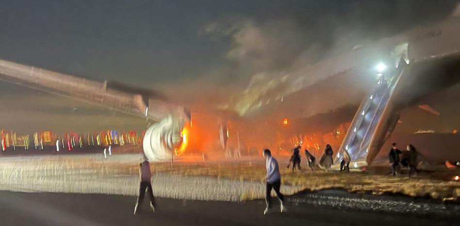 La disciplina nipona permitió la "milagrosa" evacuación del avión en llamas