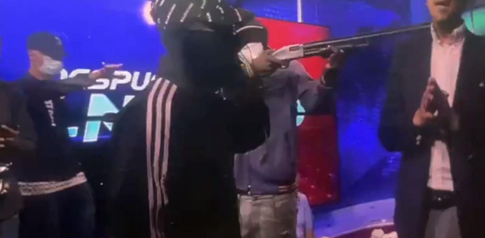 Pandilleros armados toman una televisión pública de Ecuador